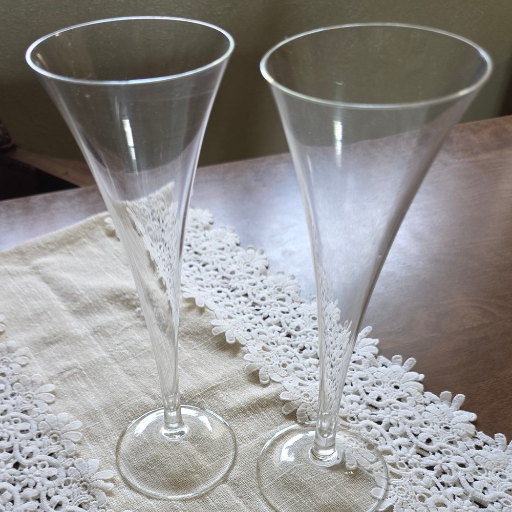 Set of 2 Tall Clear Glass Champagne Flutes Pulled Stem Trumpet Toasting Glasses